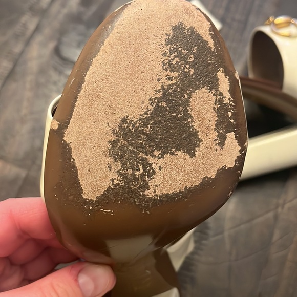 Gucci Horsebit off-white patent sandals - Picture 4 of 13